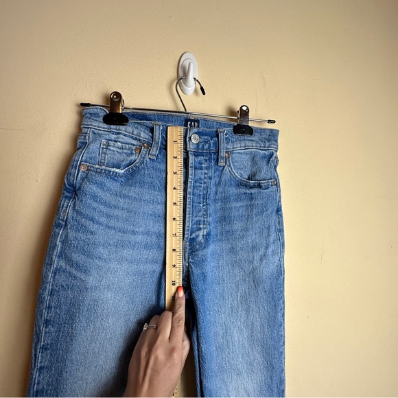 Gap | The Cheeky Straight Leg Jean in Light Vintage Wash Women’s Size 0 / 25 - Picture 15 of 15